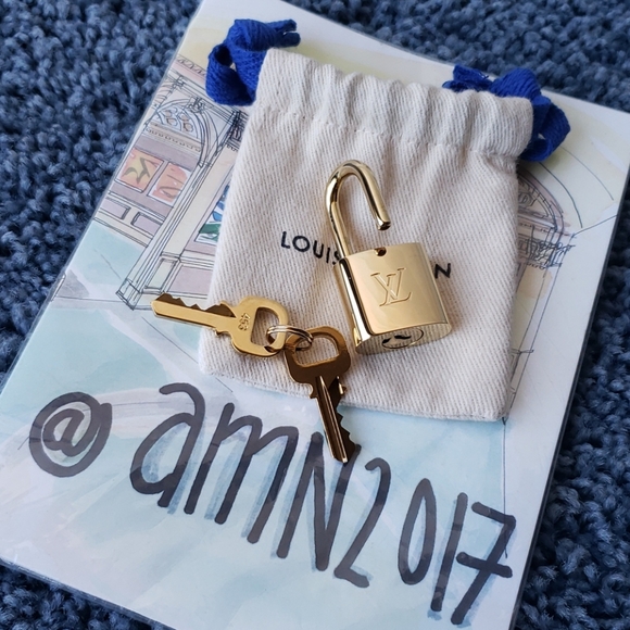 Louis Vuitton Lock & 2 Keys w/ Dustbag -LV Padlock - Picture 1 of 8